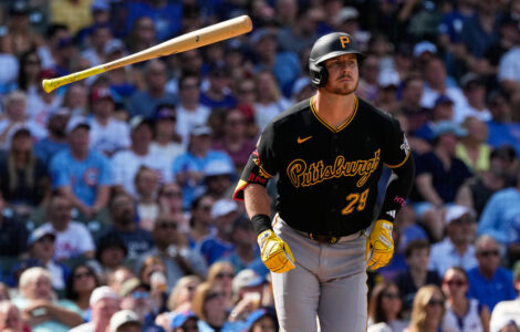 Cubs rally with 2 runs in 8th on walk, hit batter with bases loaded, top Pirates 4-3